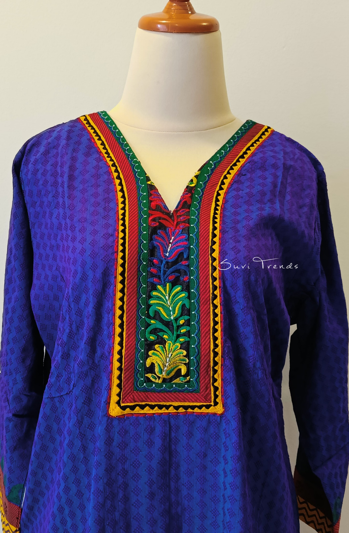 Floral Thread Embroidered Straight Kurta - Violet