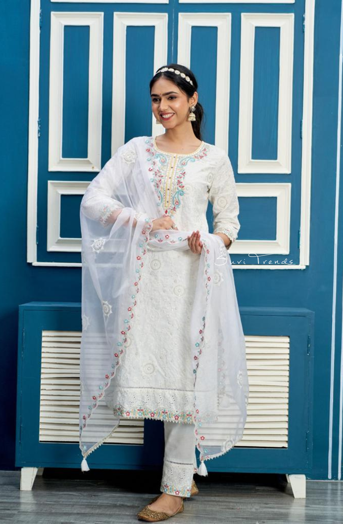 Paisley Motif Embroidered Suit Set - White