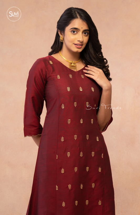 Contrast Geometric Motif Embroidered Kurta - Maroon